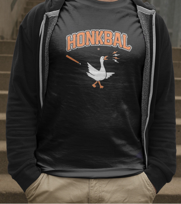 Honkbal Goose With Baseball Bat And Ball T-Shirt