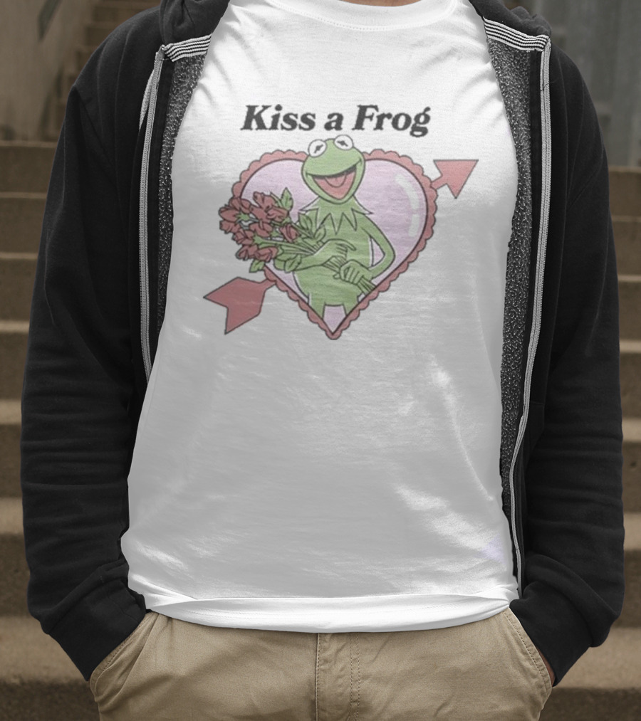 Kiss A Frog Kermit Heart And Roses T-Shirt