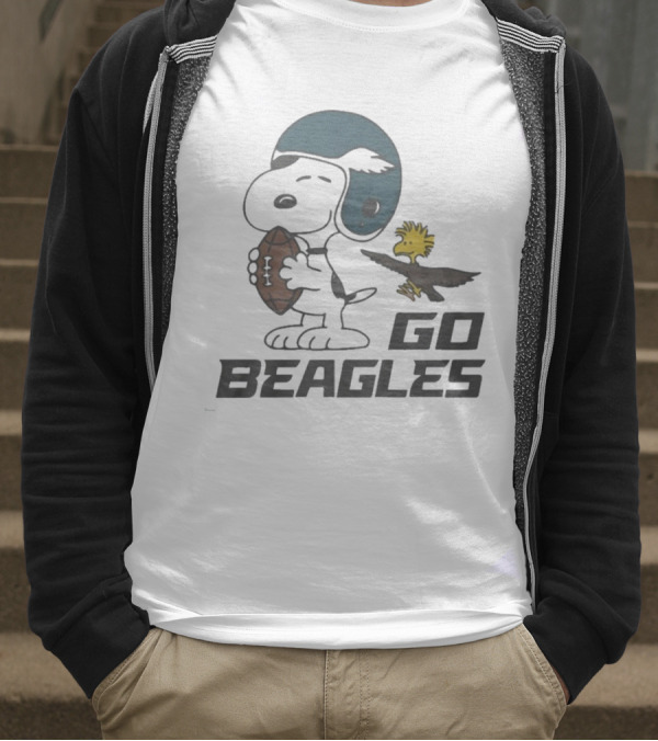 Peanuts Go Beagles Football Snoopy Woodstock Helmet Icon T-Shirt