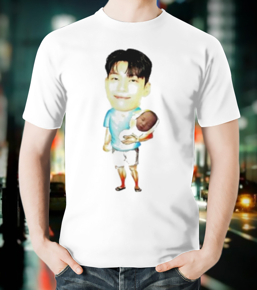 Papa Front Man Squid Game Player 222 Wi Ha Carrying Baby T-Shirt