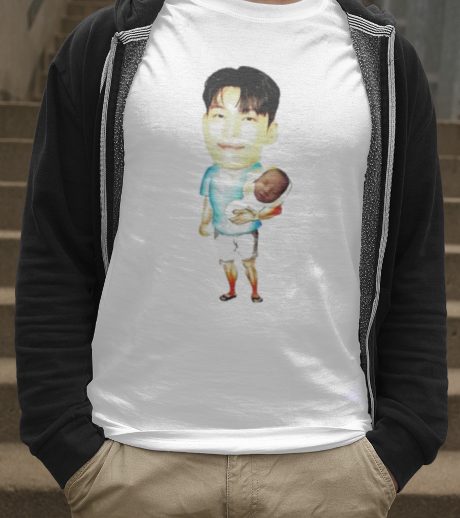 Papa Front Man Squid Game Player 222 Wi Ha Carrying Baby T-Shirt