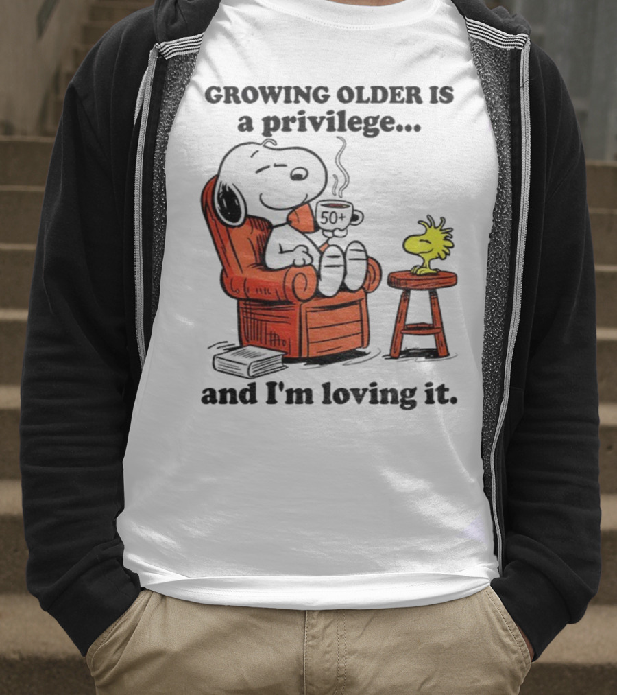 Snoopy And Woodstock Relaxing Growing Older 50+ Privilege And Loving It T-Shirt