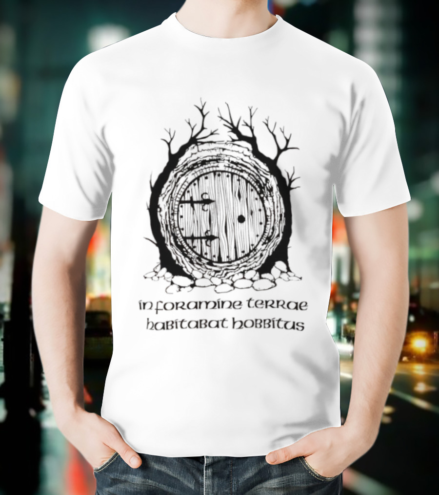 The Hobbit In Foramine Terrae Habitabat Hobbitus T-Shirt