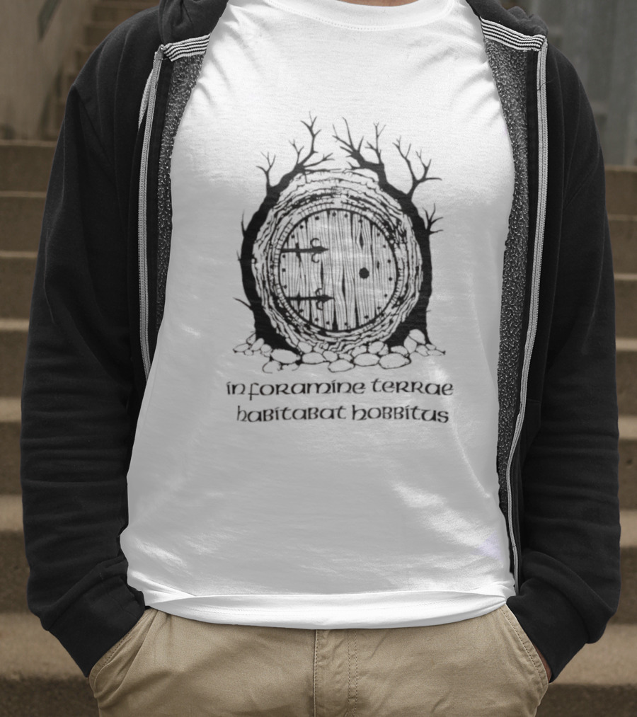 The Hobbit In Foramine Terrae Habitabat Hobbitus T-Shirt