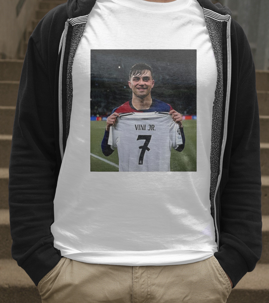 Pedri Holding Vini Jr 7 Jersey La Liga Real Madrid T-Shirt