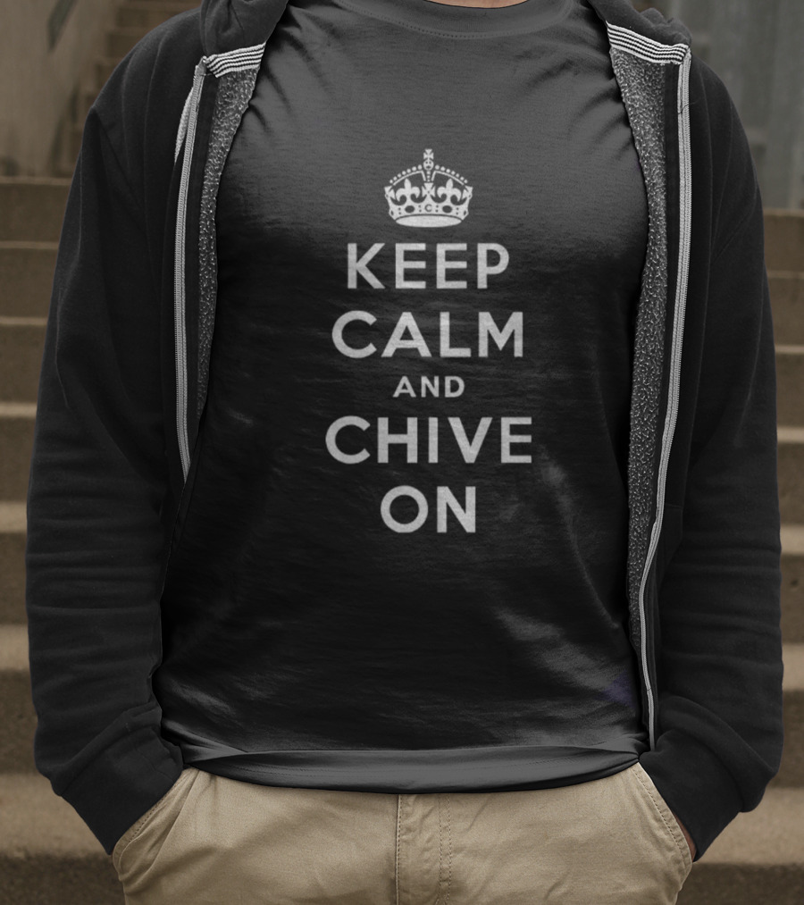 KEEP CALM AND CHIVE ON CROWN MOTIF VINTAGE STYLE T-Shirt
