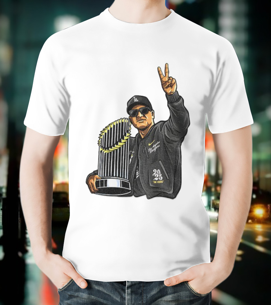 Dave Roberts Los Angeles Dodgers World Series Trophy 2025 Victory Sign T-Shirt