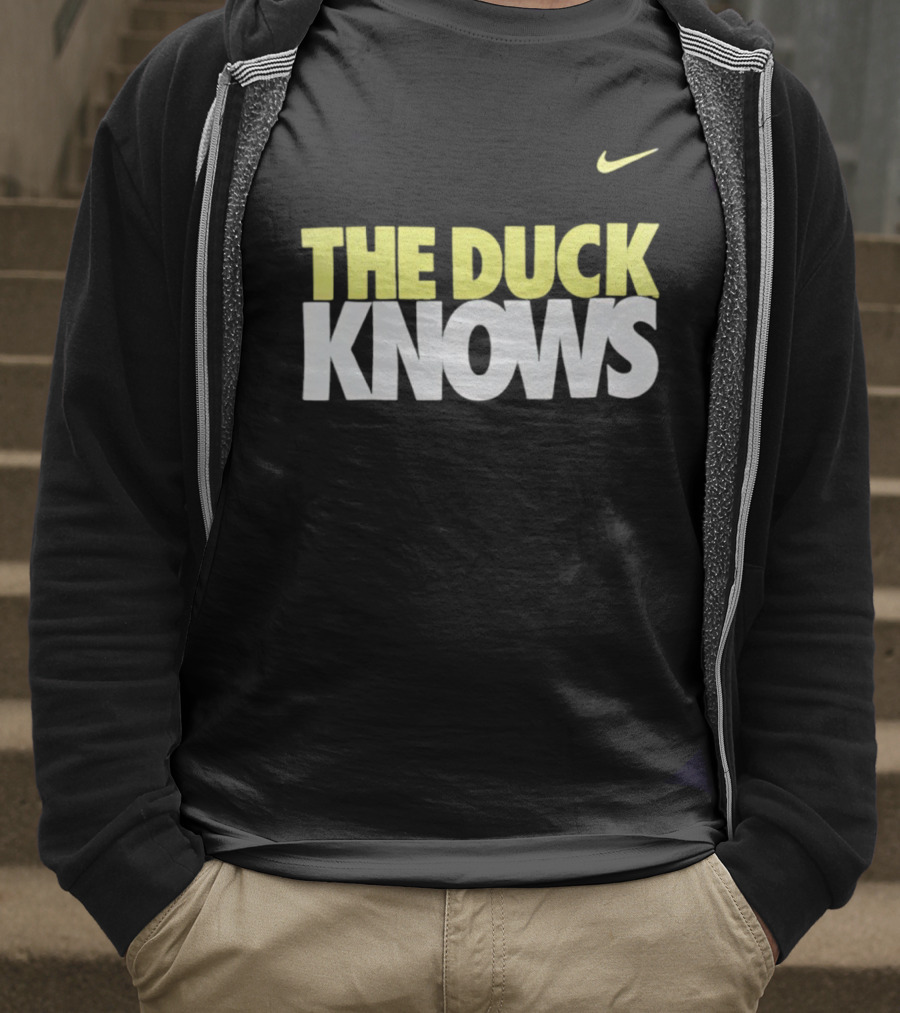 THE DUCK KNOWS OREGON DUCKS NIKE T-Shirt