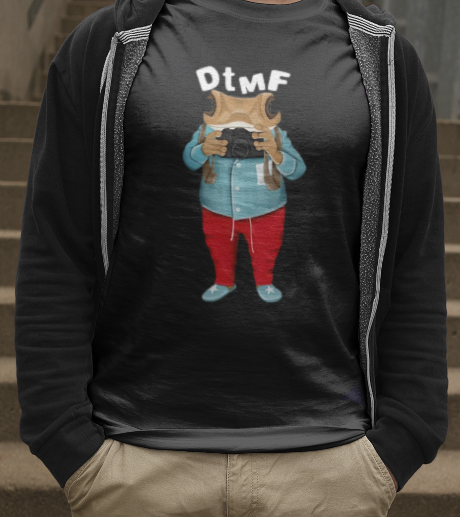Bad Bunny Dtmf Voy A Mimir Frog Character With Camera T-Shirt