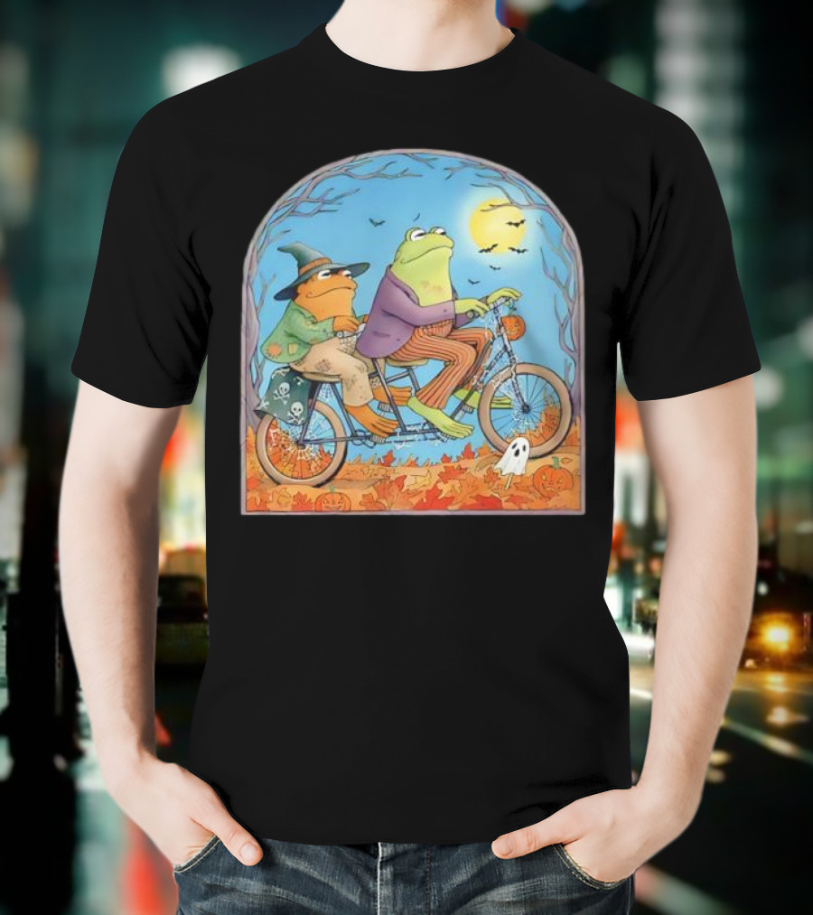 Vintage Frog And Toad Halloween Tandem Bike Moonlit Scene T-Shirt