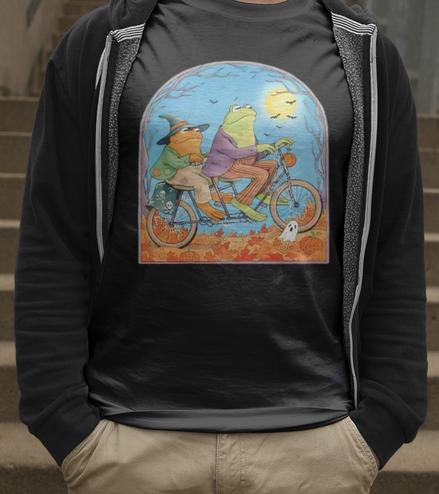 Vintage Frog And Toad Halloween Tandem Bike Moonlit Scene T-Shirt