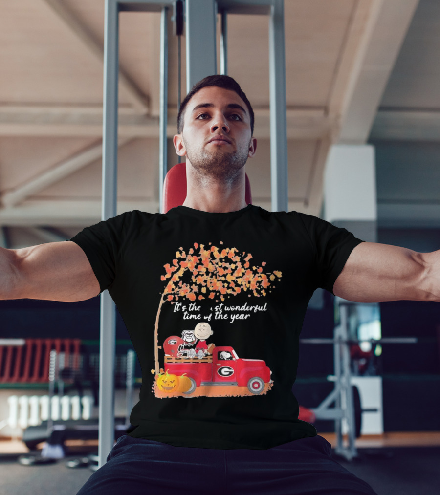 Snoopy Charlie Brown Georgia Bulldogs Red Truck Fall Halloween T-Shirt