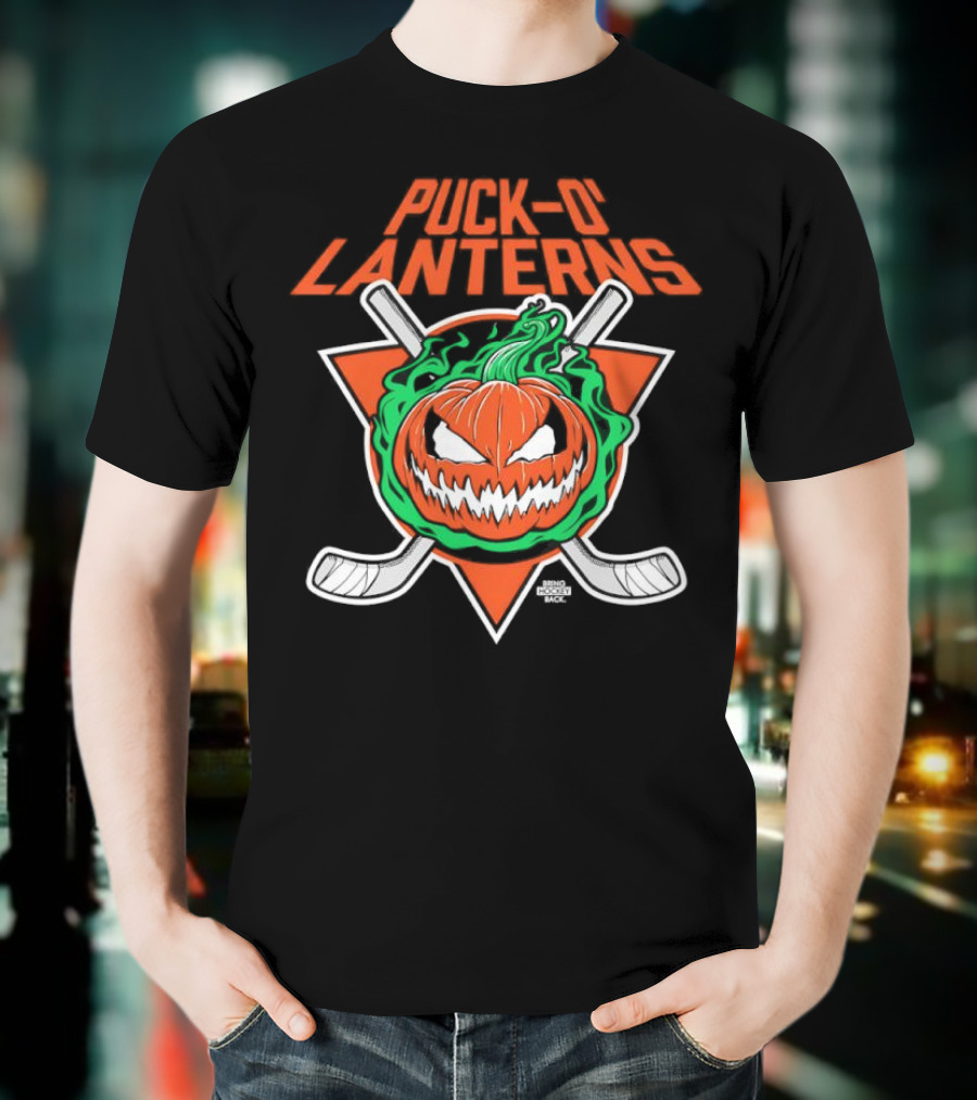 PUck O’ Lanterns Halloween Hockey Theme With Pumpkin And Crossed Sticks T-Shirt