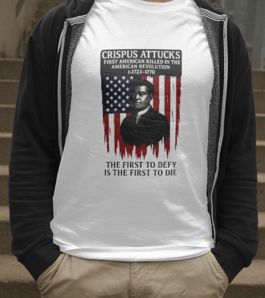 Crispus Attucks First American Killed In The Revolution The First To Defy Is The First To Die American Flag Background T-Shirt
