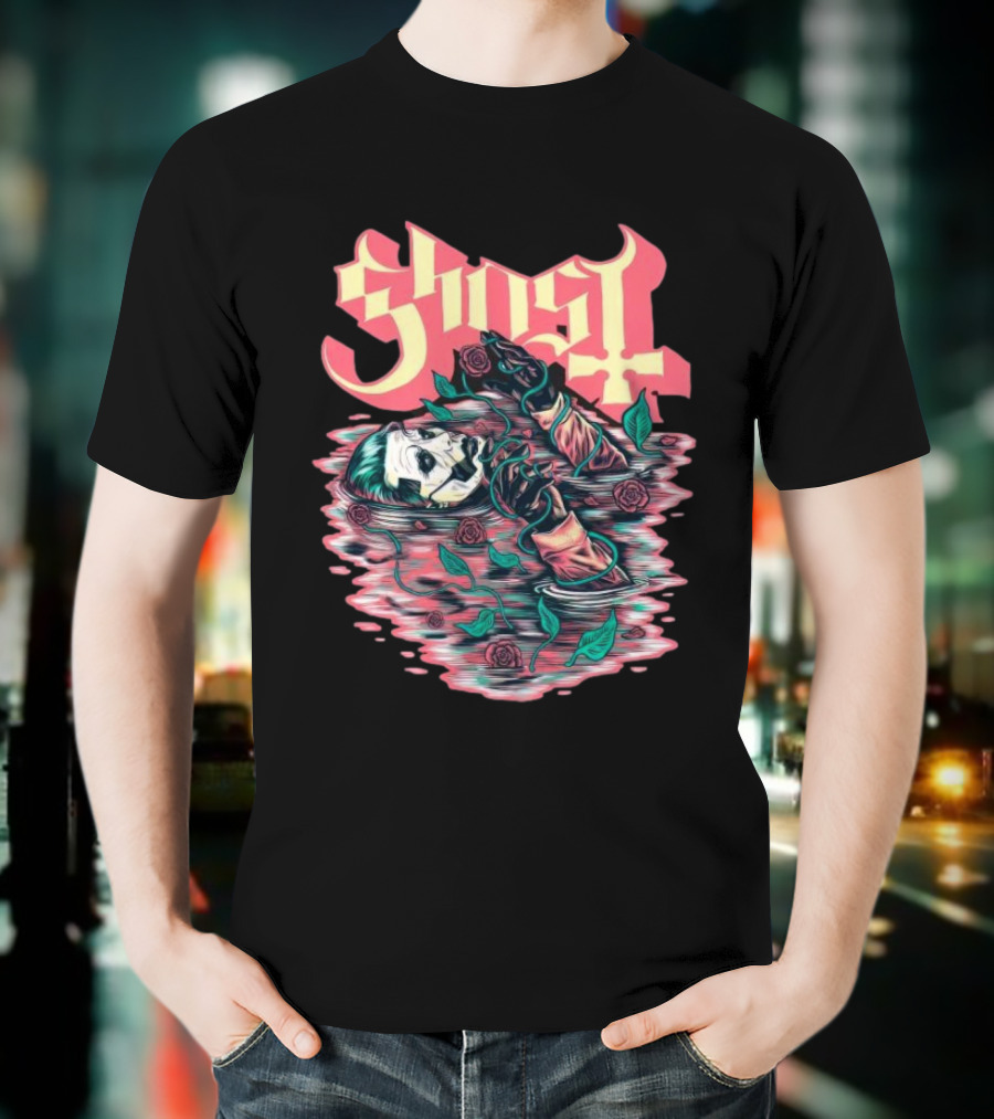 Ghost Pre-Raphaelite Art Nouveau Illustration With Roses T-Shirt
