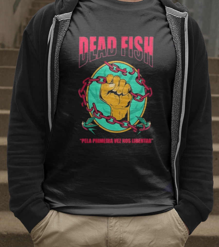 Dead Fish Pela Primeira Vez Nos Libartar T-Shirt