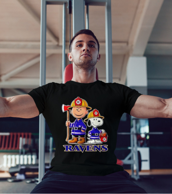 Firefighter Charlie Brown And Snoopy Baltimore Ravens T-Shirt