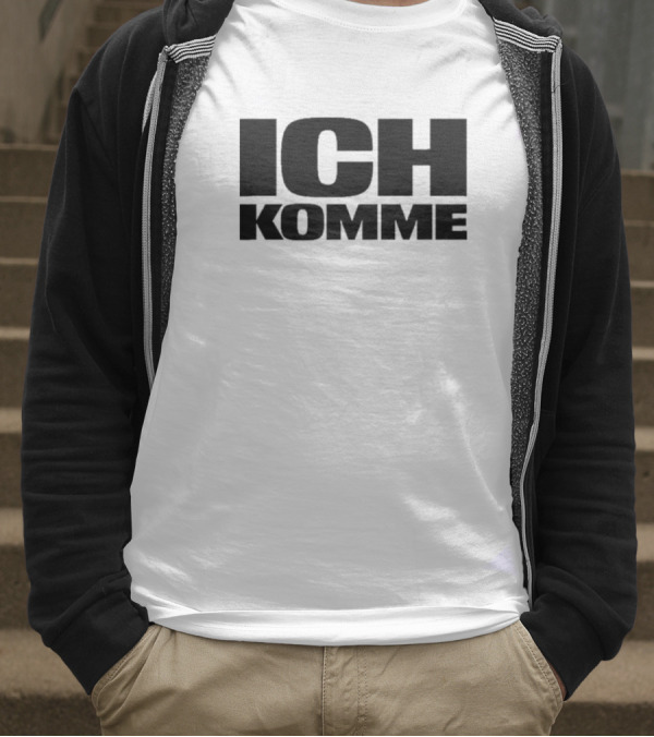 Erika Vikman Ich Komme Retro 70s Disco Aesthetic Black Text T-Shirt