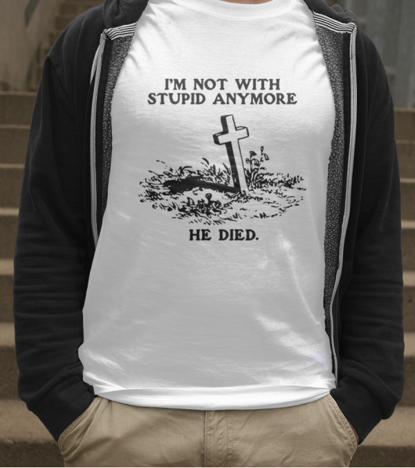 I'm Not With Stupid Anymore He Died Skull Skeleton Smoking Gesture T-Shirt