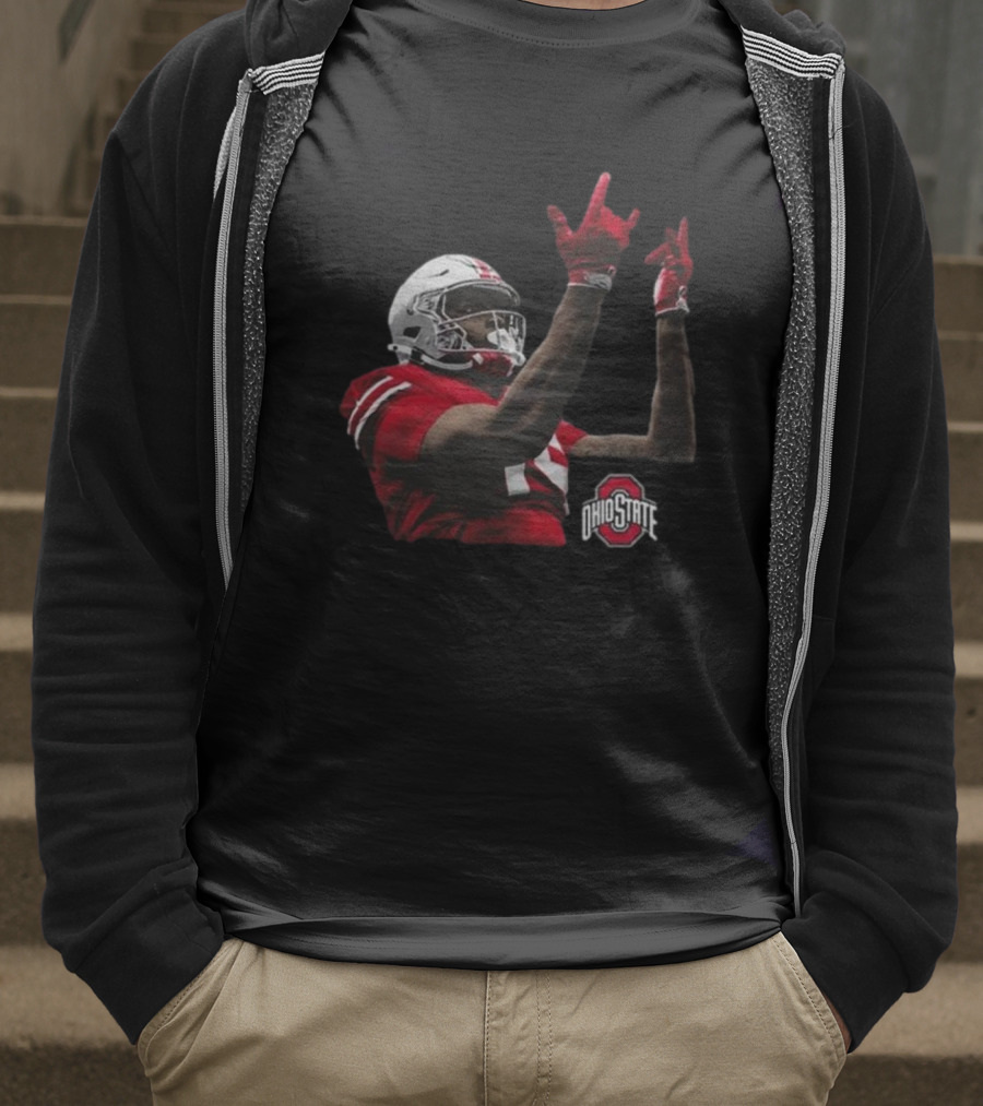 Jelani Thurman Ohio State Football Player In Action With Helmet And Ohio State Buckeyes Logo T-Shirt