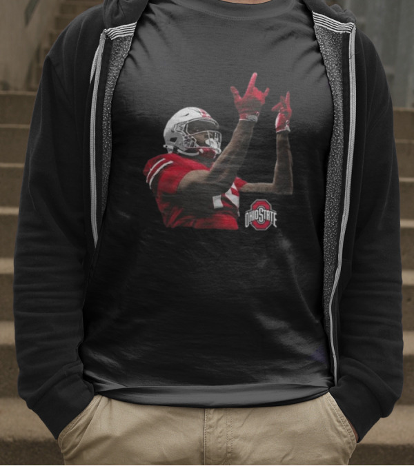 Jelani Thurman Ohio State Football Player In Action With Helmet And Ohio State Buckeyes Logo T-Shirt