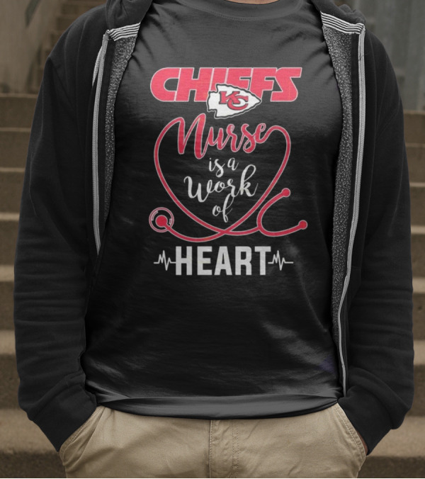 Kansas City Chiefs Nurse Is A Work Of Heart With Arrowhead Logo And Stethoscope Design T-Shirt