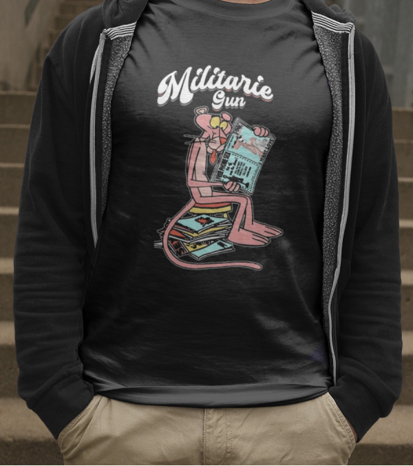 Militarie Gun Pink Panther Reading Comics T-Shirt