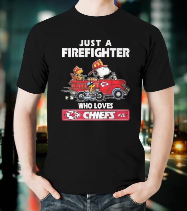 Just A Firefighter Who Loves Chiefs Snoopy Fire Truck KC Chiefs Ave T-Shirt