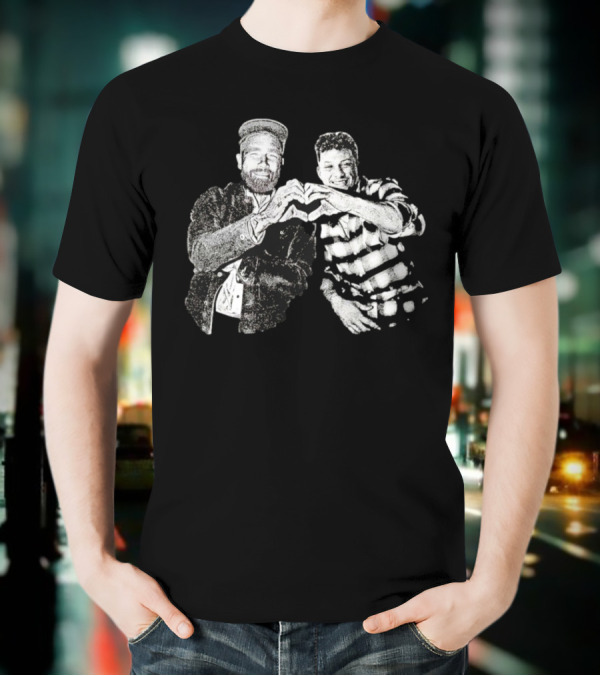 Nice Travis Kelce Hand Love Patrick Mahomes T-Shirt
