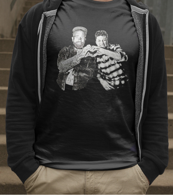 Nice Travis Kelce Hand Love Patrick Mahomes T-Shirt