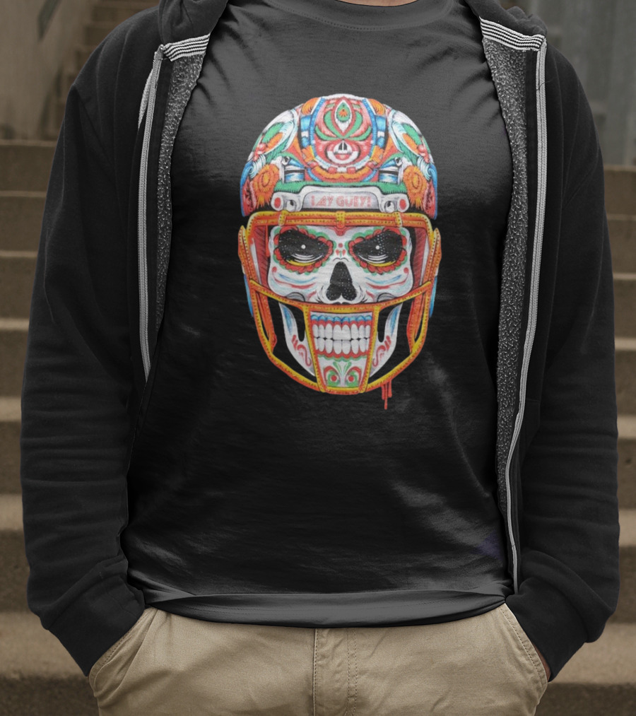 Primera De 10 ¡Ay Güey! Colorful Skull Football Helmet T-Shirt