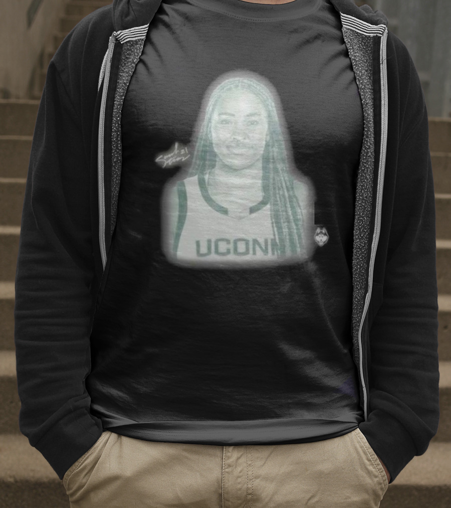 Sarah Strong UConn Huskies Signature Pencil Drawing T-Shirt