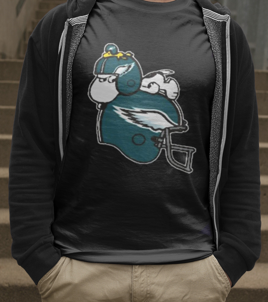 Snoopy Woodstock Relaxing Philadelphia Eagles Football Helmet T-Shirt