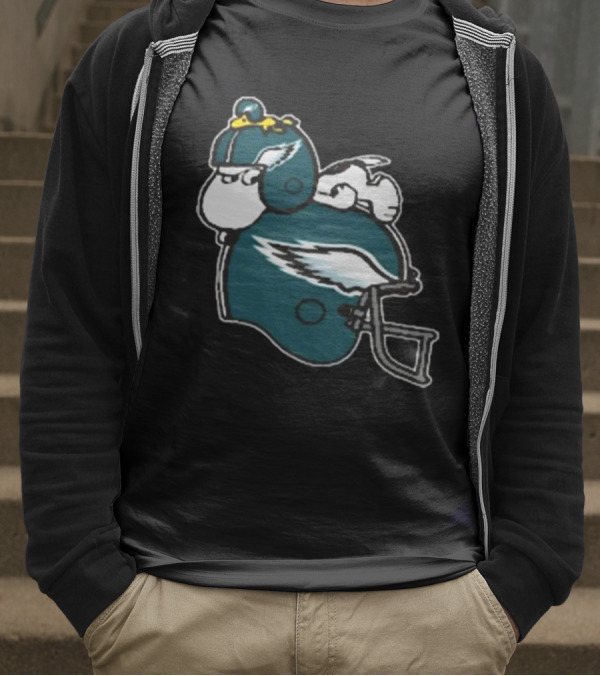 Snoopy Woodstock Relaxing Philadelphia Eagles Football Helmet T-Shirt