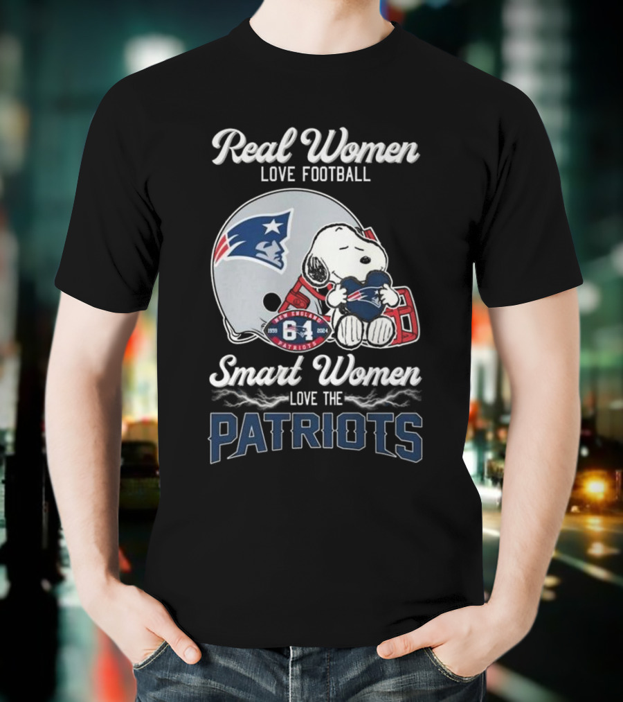 Real Women Love Football Smart Women Love The Patriots Snoopy Patriots Helmet T-Shirt
