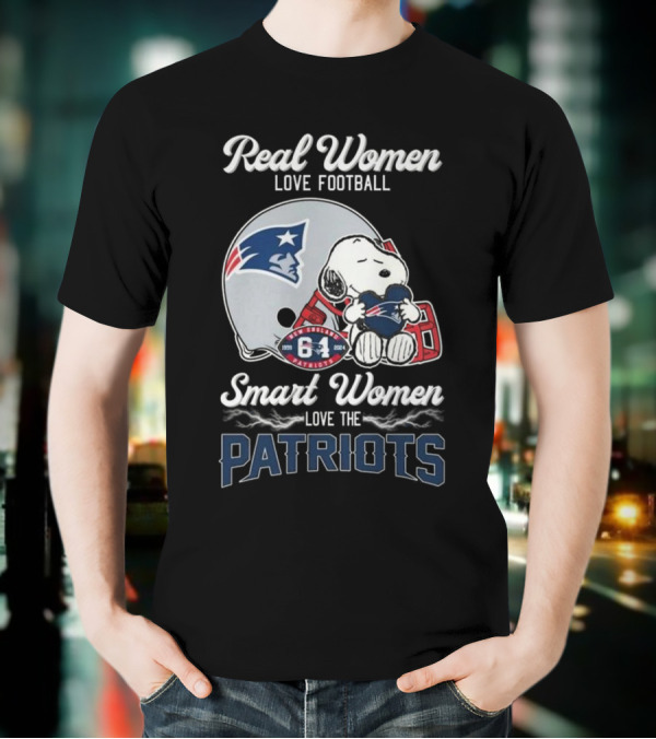 Real Women Love Football Smart Women Love The Patriots Snoopy Patriots Helmet T-Shirt