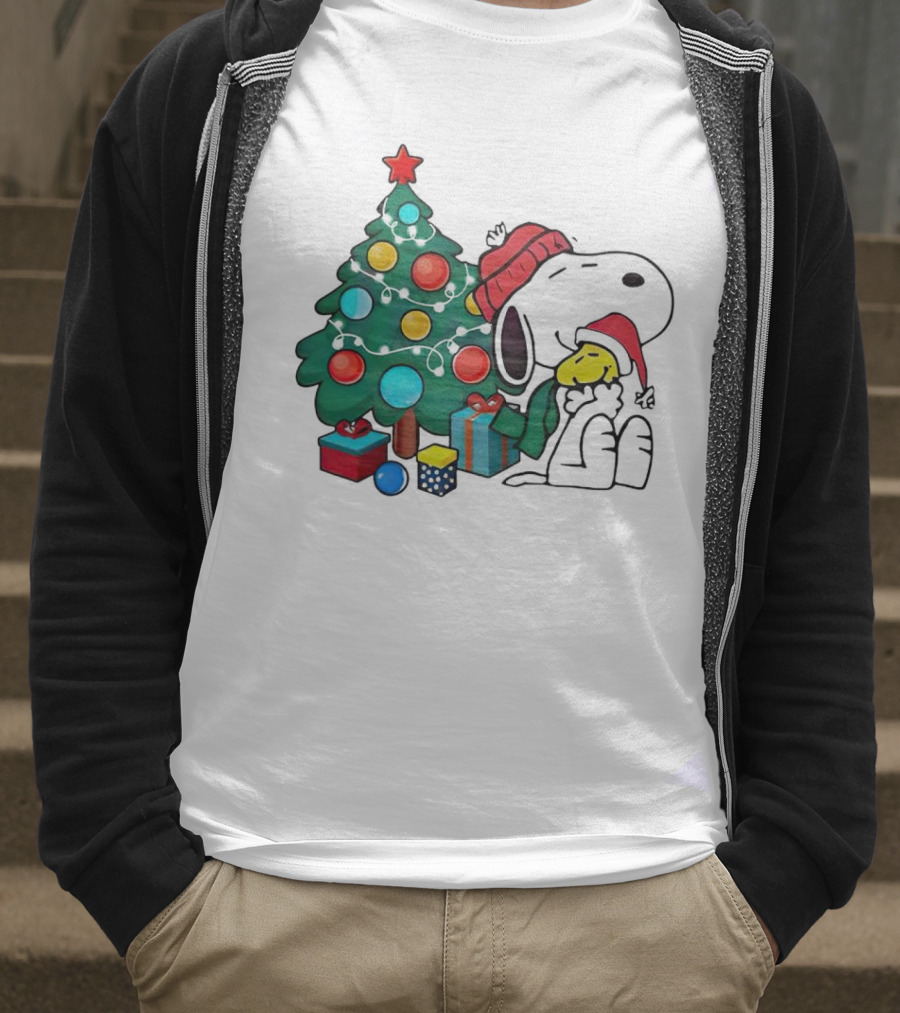 Snoopy Woodstock Christmas Tree Hug Gifts T-Shirt
