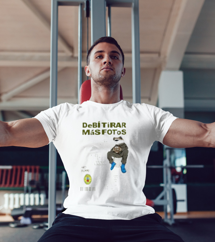 DeBI TiRAR MaS FOToS Bad Bunny 2025 Frog Sitting Blue Boots T-Shirt