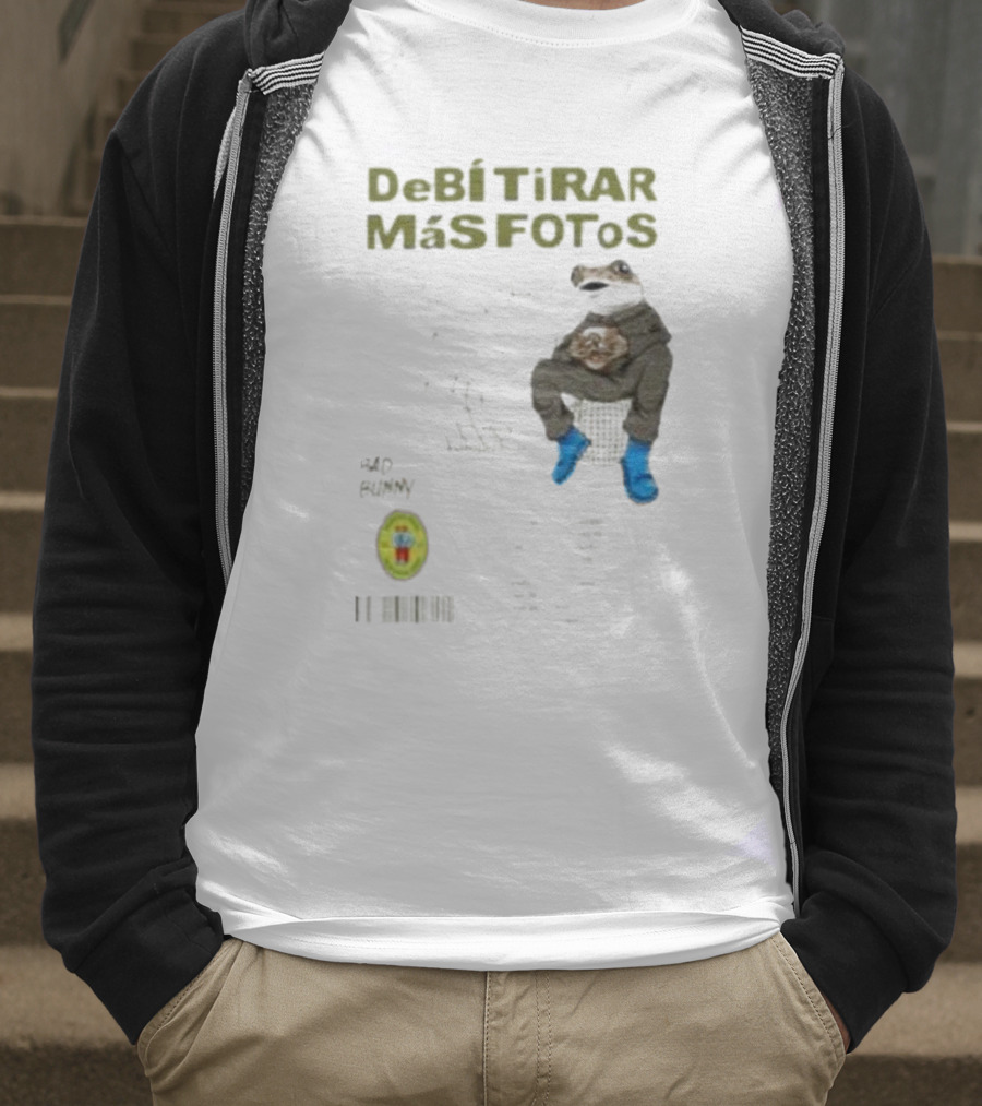 DeBI TiRAR MaS FOToS Bad Bunny 2025 Frog Sitting Blue Boots T-Shirt