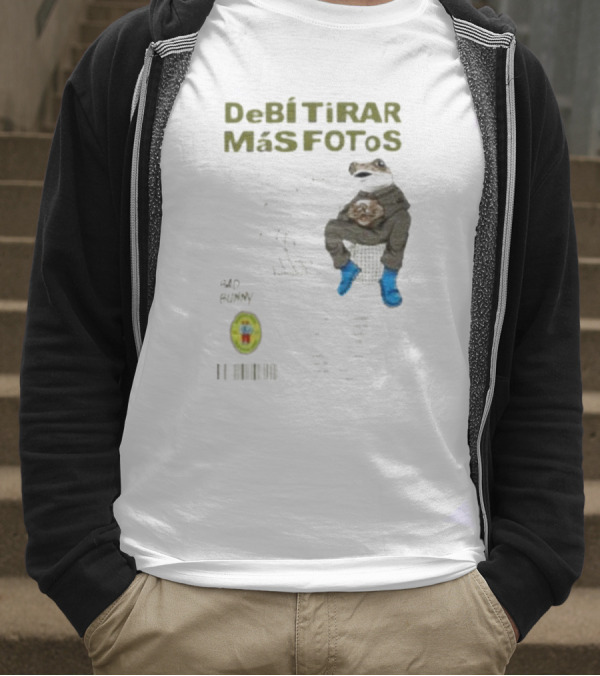 DeBI TiRAR MaS FOToS Bad Bunny 2025 Frog Sitting Blue Boots T-Shirt